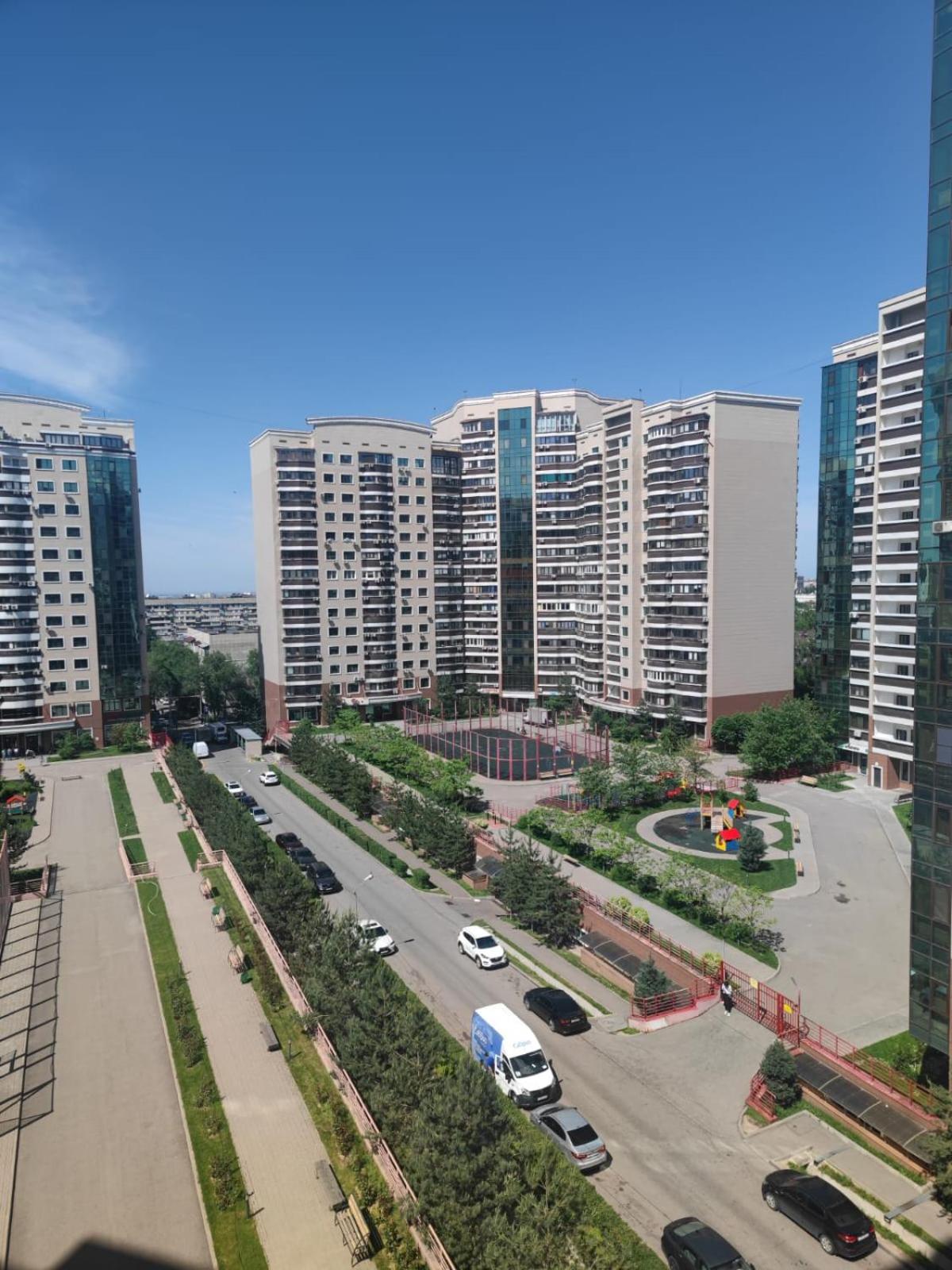 5:минут до метро Apartment Almaty