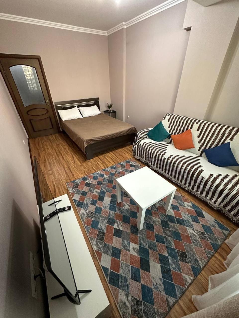 Apartment 5:минут до метро
